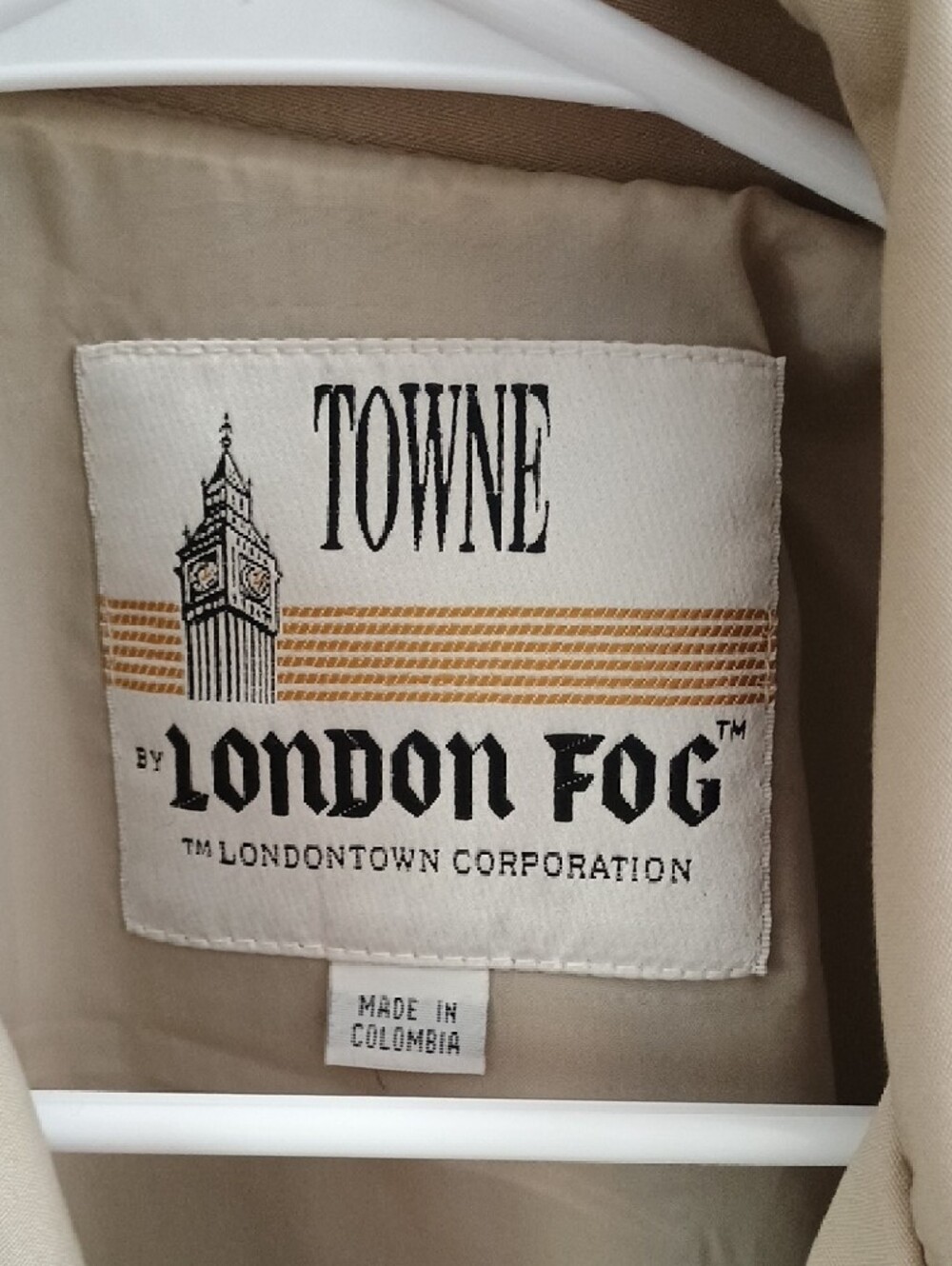 Vintage London Fog Women's Beige Trench Coat - Timeless Double-Breasted Style - Picture 2 of 15
